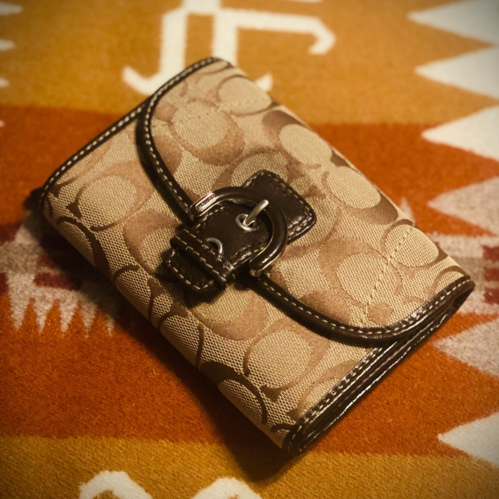 COACH 🤎 Brown Jacquard Button Wallet